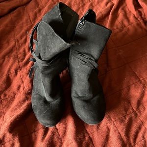 Christian Siriano heel booties with bows size 9